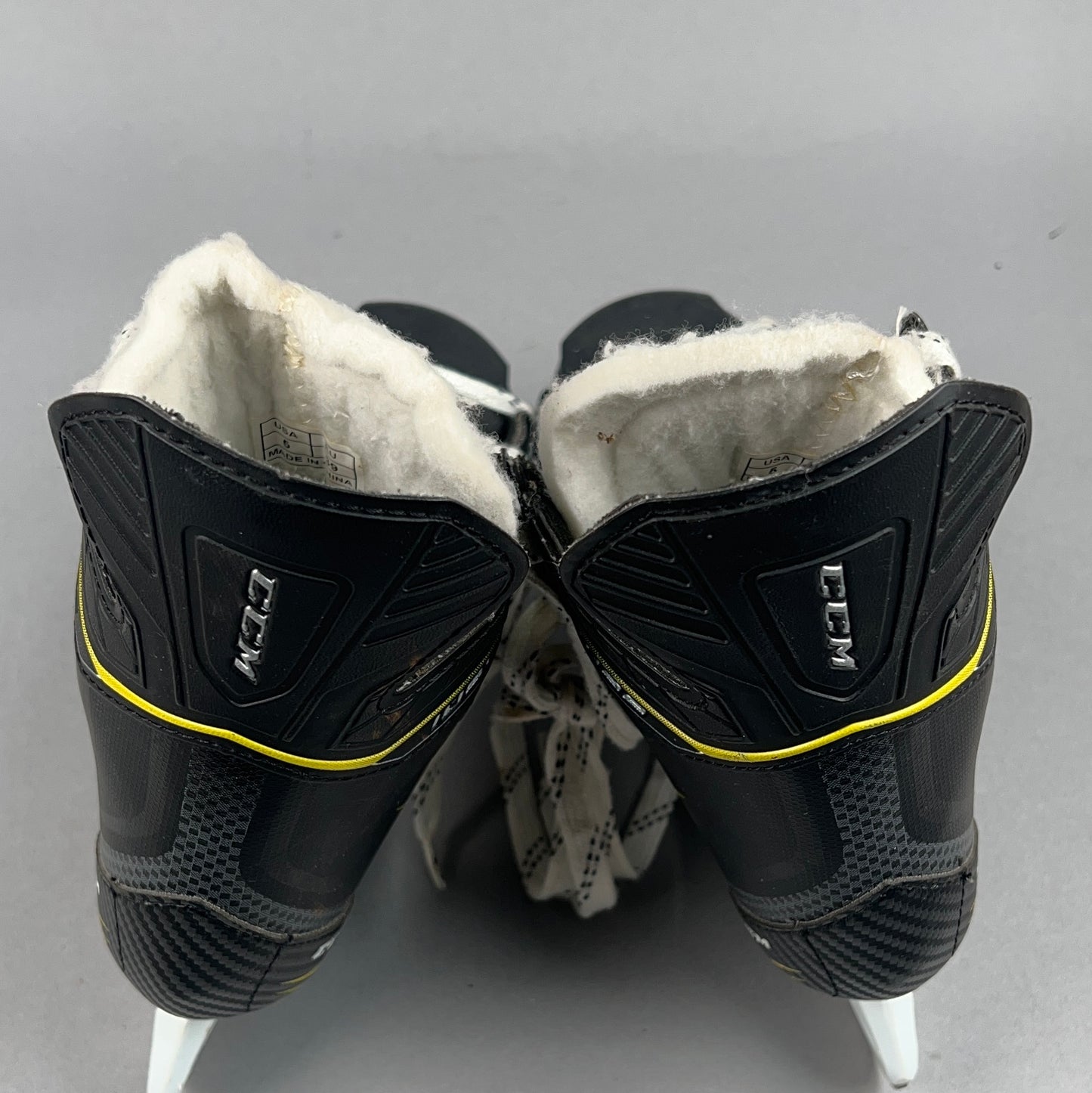CCM Tacks 1052 Size 5 Intermediate Hockey Skates