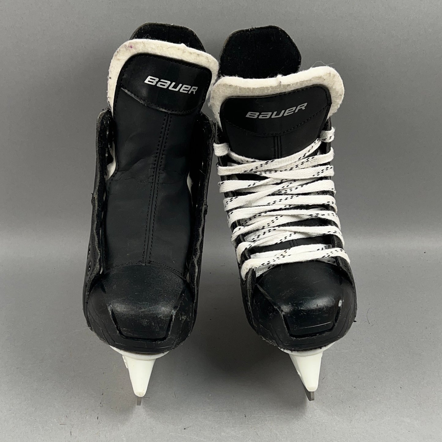 Bauer Supreme 140 Size 4 Intermediate Hockey Skates