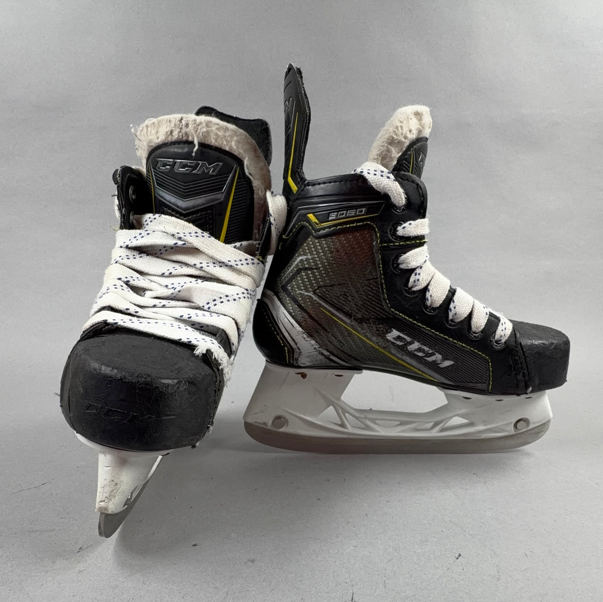 CCM Tacks 9060 Size 2.5 Junior Hockey Skates