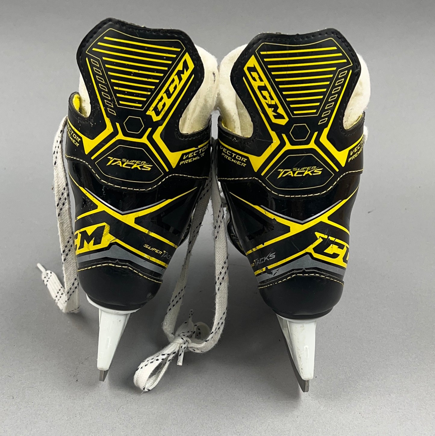 CCM Super Tacks Vector Premier Size 11Y Youth Hockey Skates