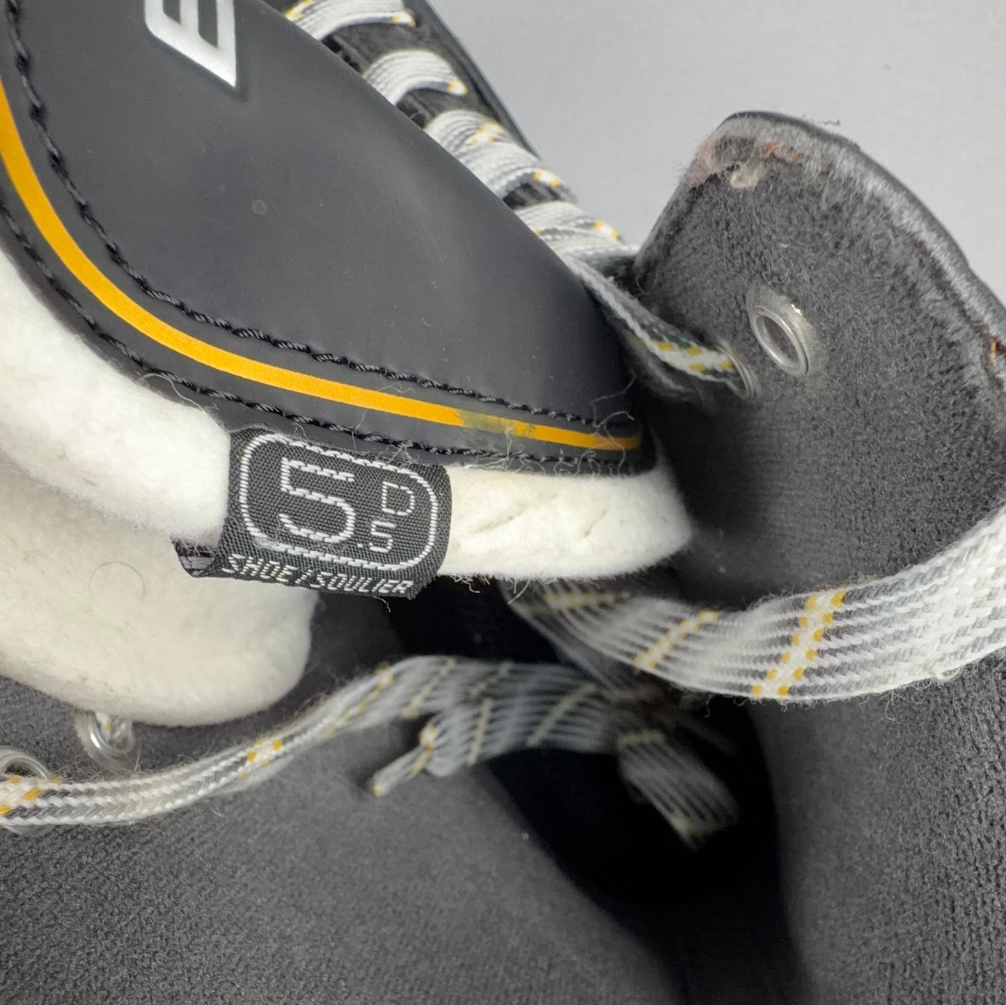 Bauer Supreme ONE.6 Size 5.5 Intermediate Hockey Skates