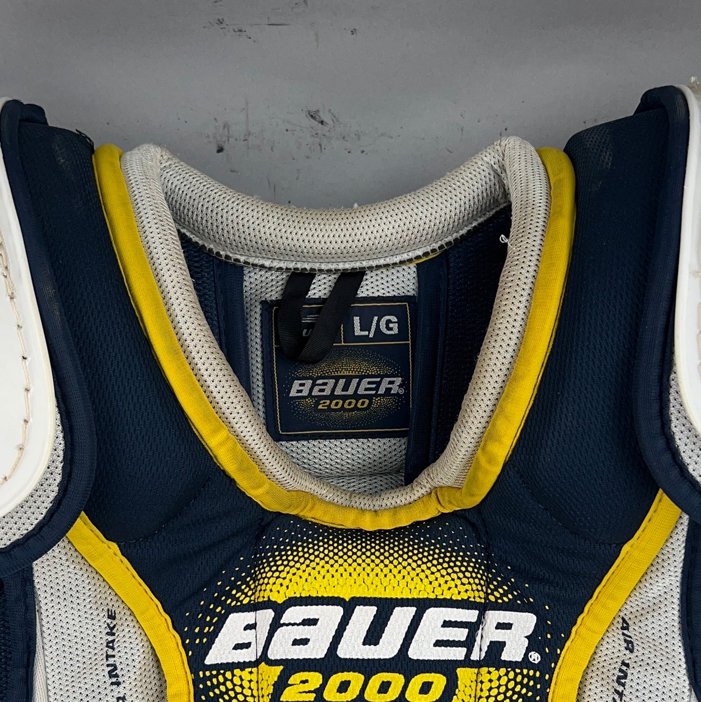 Bauer 2000 Junior Large Vintage Hockey Shoulder Pads
