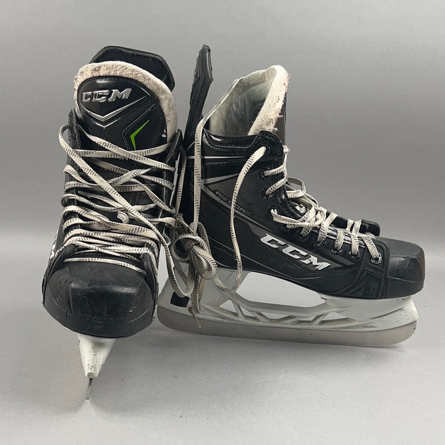 CCM Ribcore 78K Size 6.5 Intermediate Hockey Skates