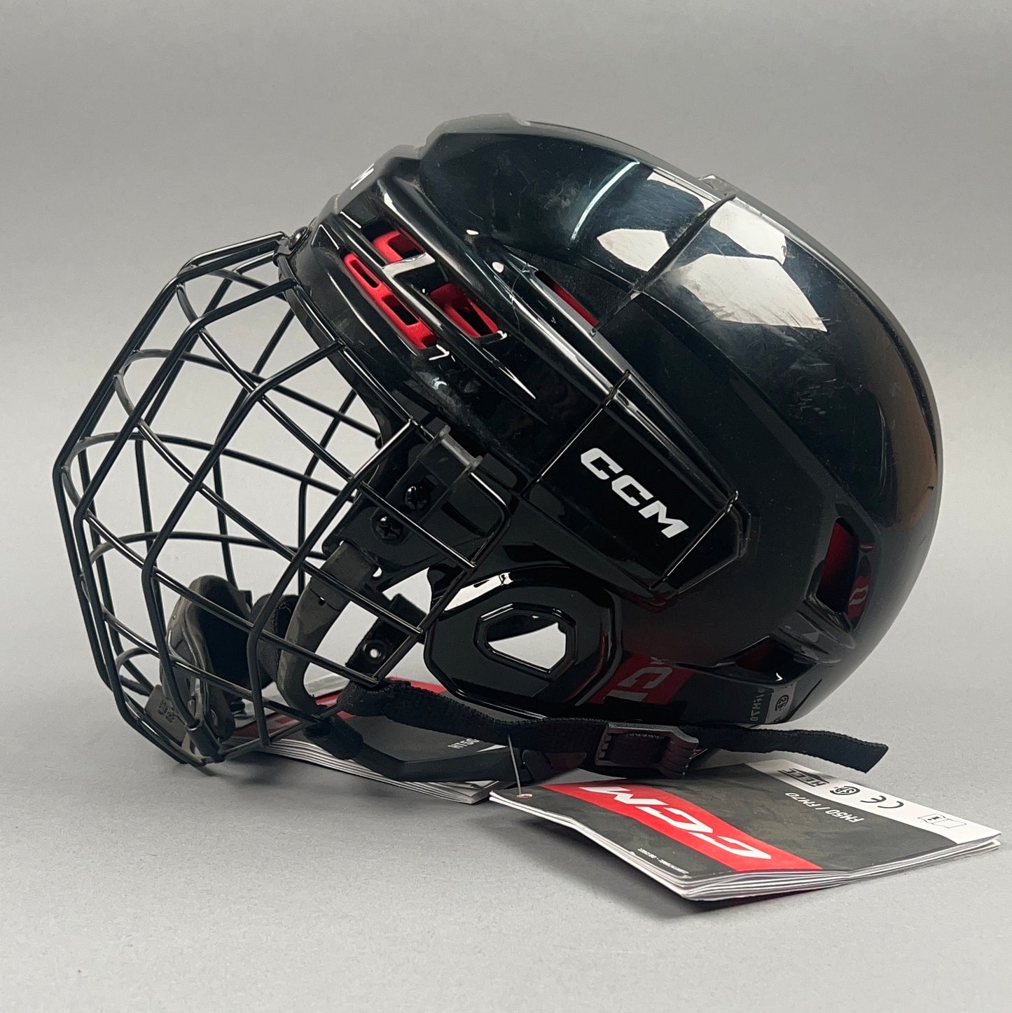 CCM Tacks 70 M Medium 7" to 7 1/2" Senior Hockey Helmet