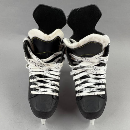 CCM Tacks 9040 Size 2 Junior Hockey Skates