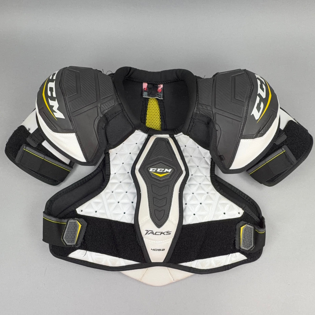 CCM Tacks 4052 Junior Large Hockey Shoulder Pads