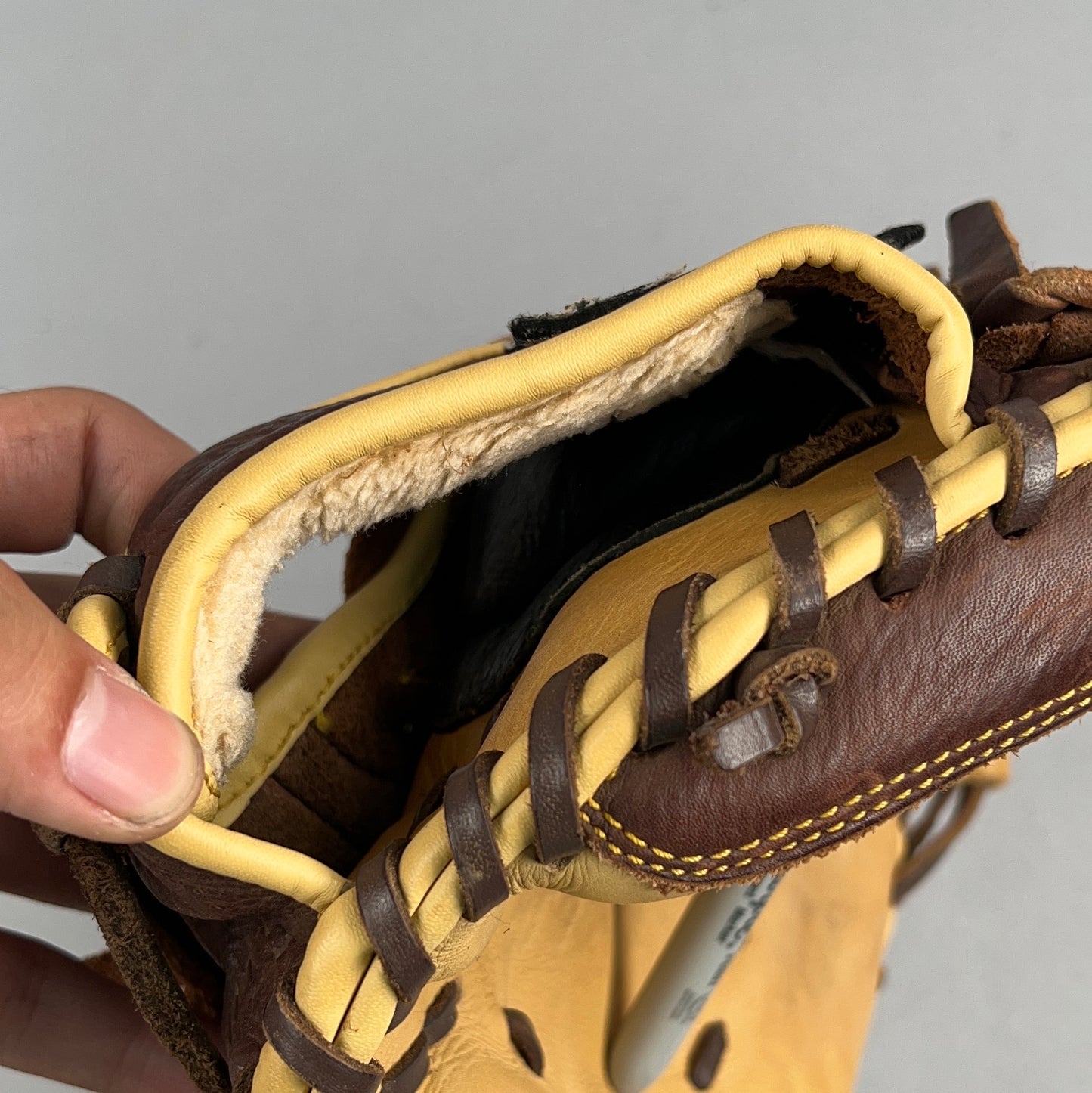 Akadema Prodigy Series AGC98 32" Right Hand Thrower Catchers Mitt