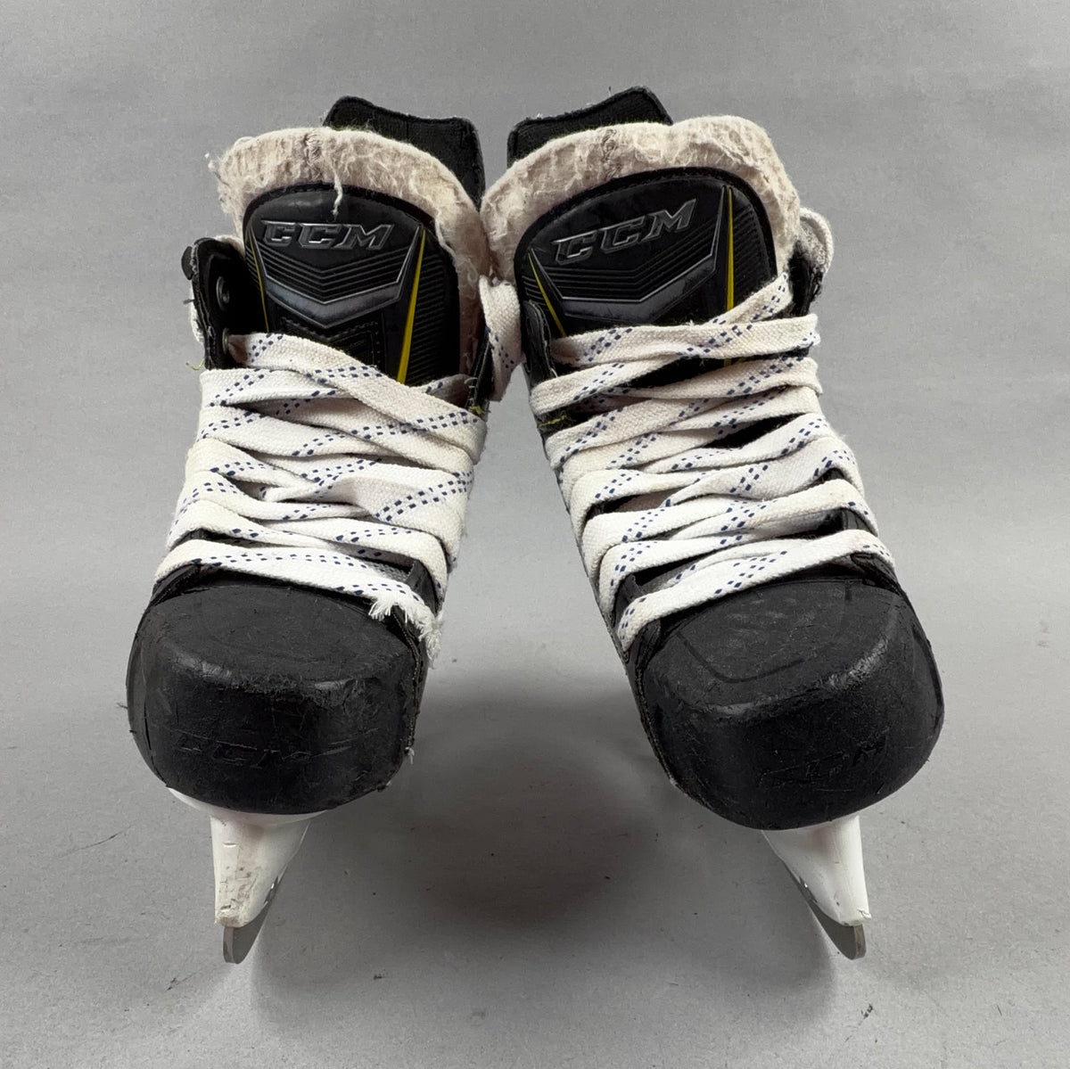 CCM Tacks 9060 Size 2.5 Junior Hockey Skates