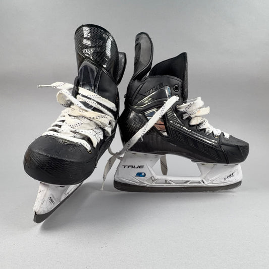 True SVH Custom Size 6.5 Intermediate Hockey Skates