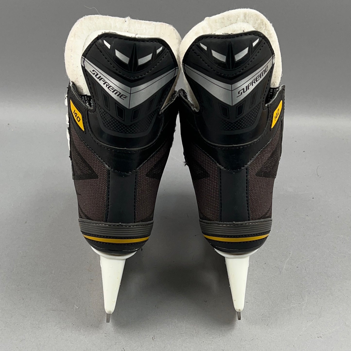 Bauer Supreme 140 Size 4 Intermediate Hockey Skates