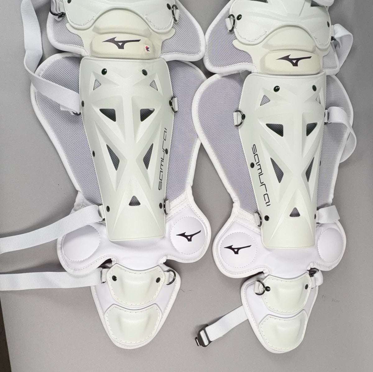 Mizuno Samurai Senior 16.5" Catchers Shin Guards (White)