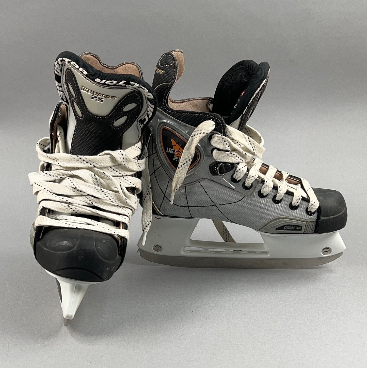 CCM Vector 7.5 Size 4 Intermediate Hockey Skates