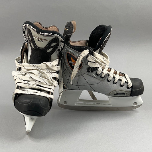 CCM Vector 7.5 Size 4 Intermediate Hockey Skates