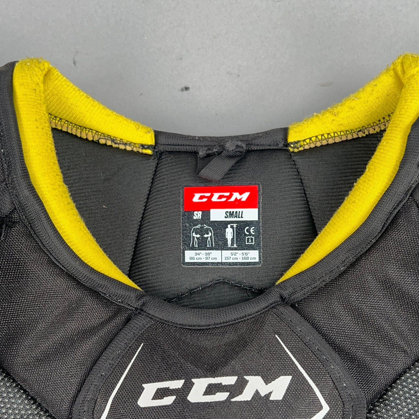 CCM Tacks 9550 Senior Small Hockey Shoulder Pads