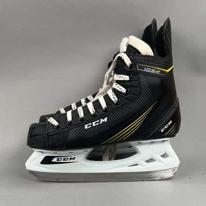 CCM Tacks 1052 Size 5 Intermediate Hockey Skates