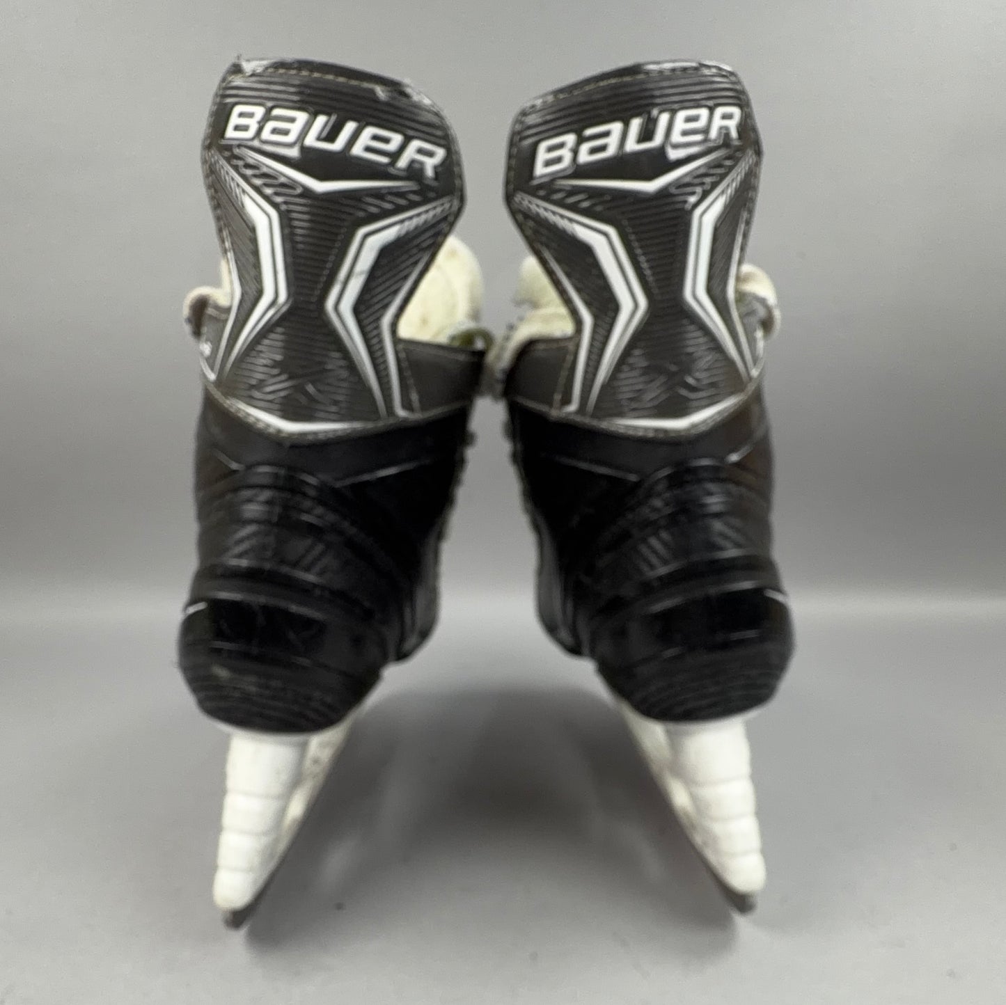 Bauer XLS Size 6.5 Intermediate Hockey Skates