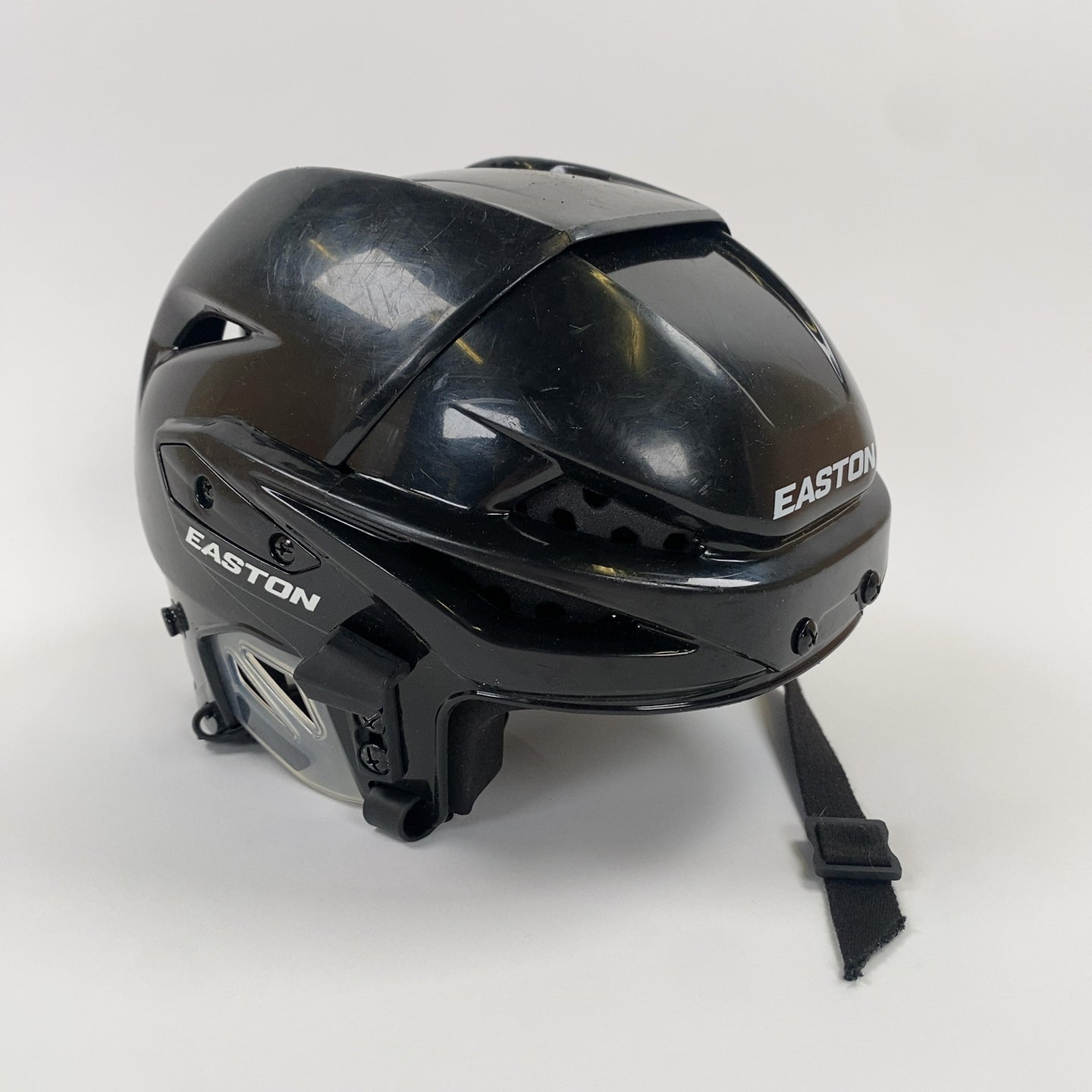 Easton E300 Medium 6 7/8 to 7 1/4 Youth Hockey Helmet