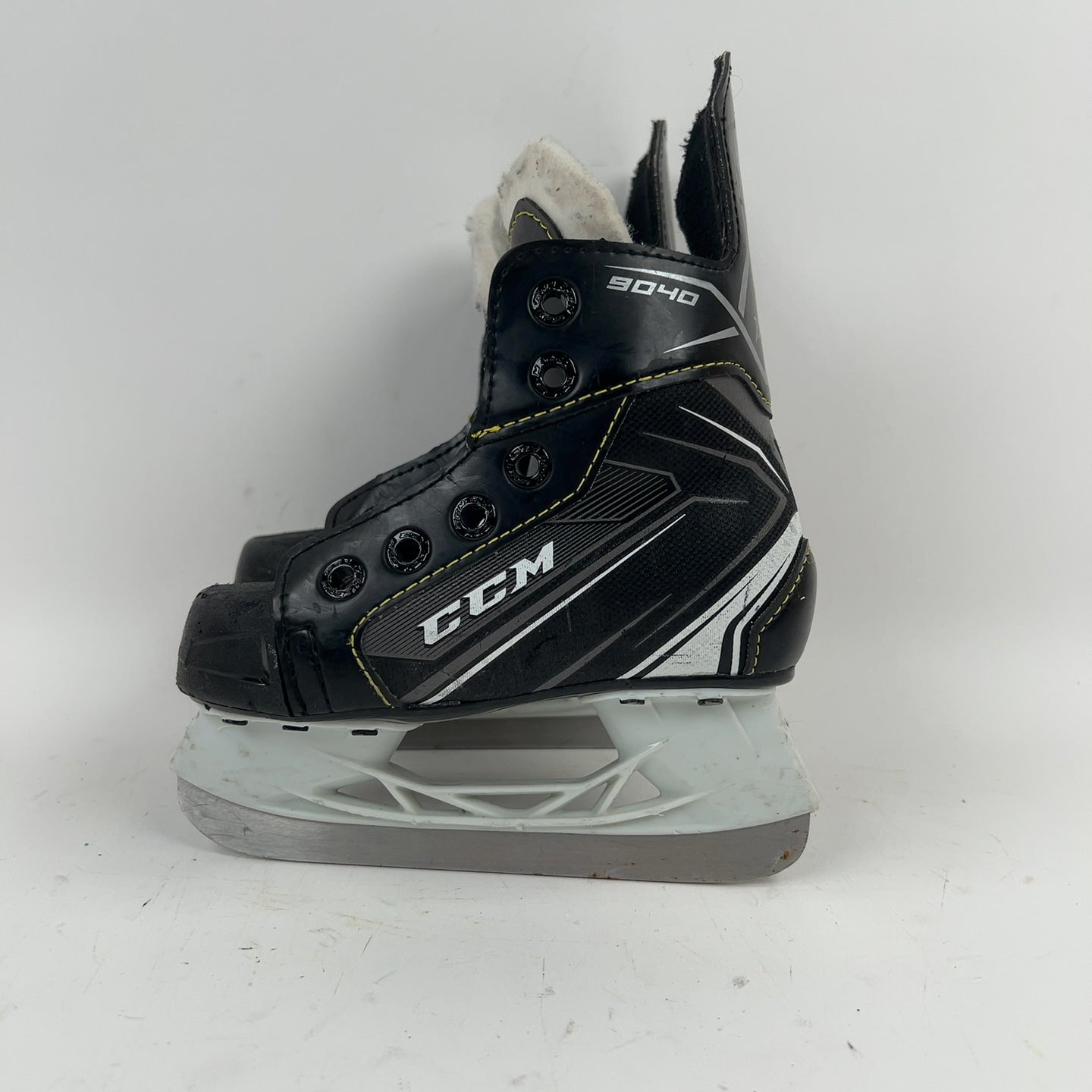 CCM Tacks 9040 Size 9 Youth Hockey Skates