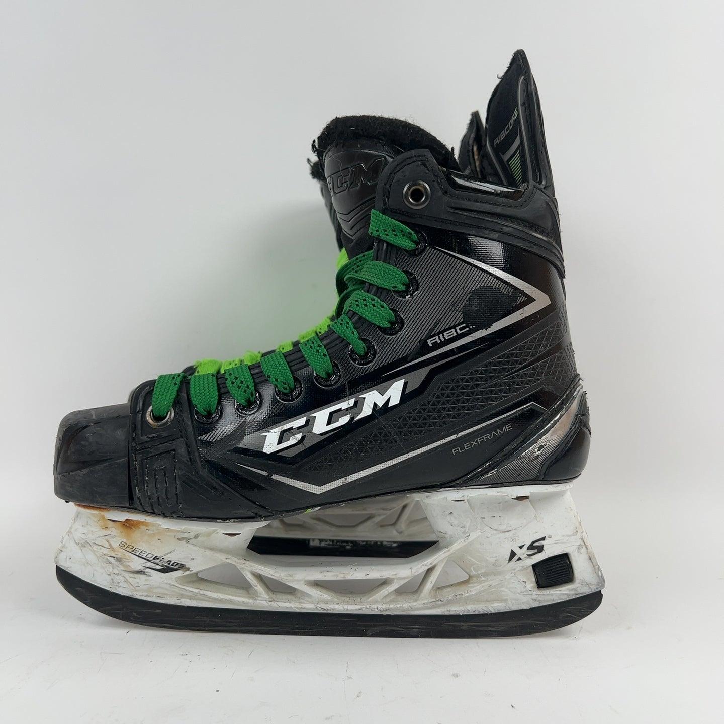 CCM Ribcore 80K Size 4, Hockey Skates