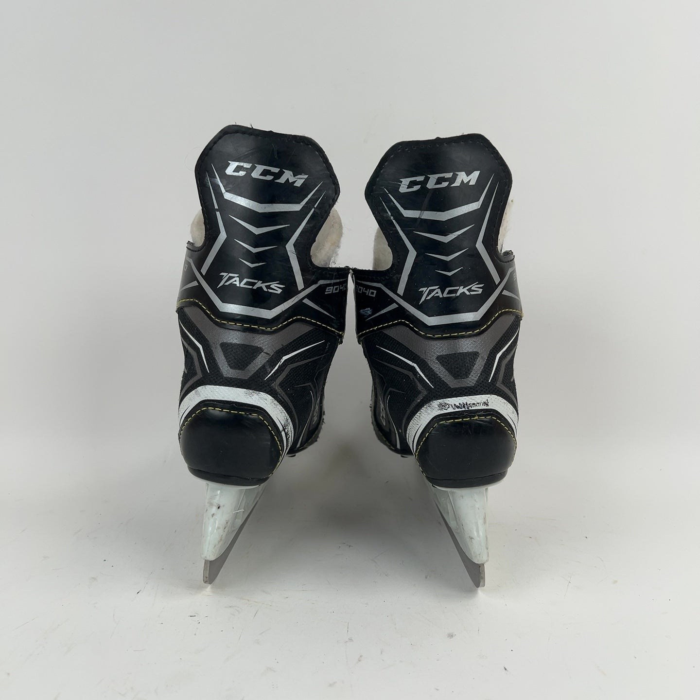 CCM Tacks 9040 Size 9 Youth Hockey Skates