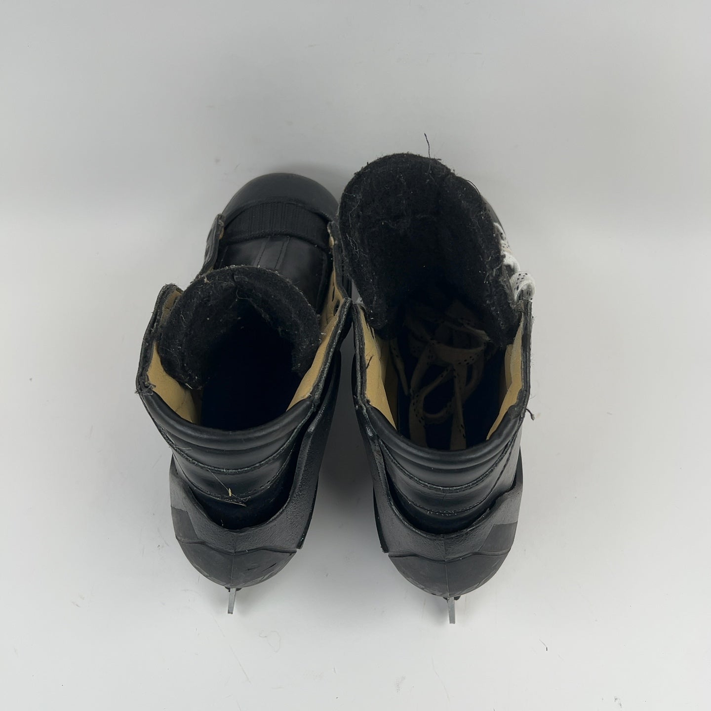 Bauer Super Size 8.5 Hockey Skates